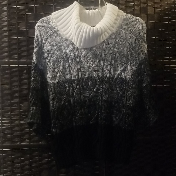 DEX White and Grey Knit S/S Sweater - Picture 1 of 3